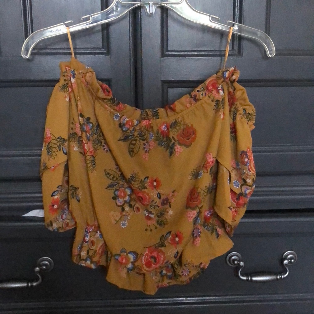 Off shoulder short sleeve top